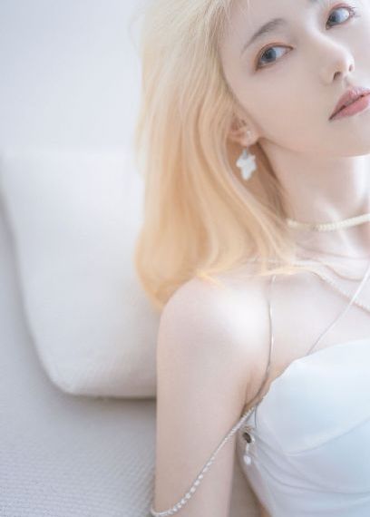 手机壁纸清纯美女欧美_720高清完整版播放